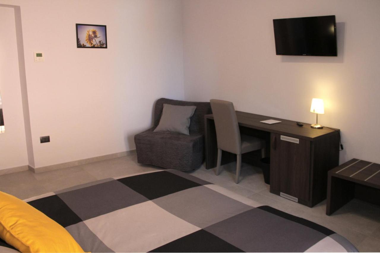 Easyroom Frosinone - Casello Autostradale Kültér fotó