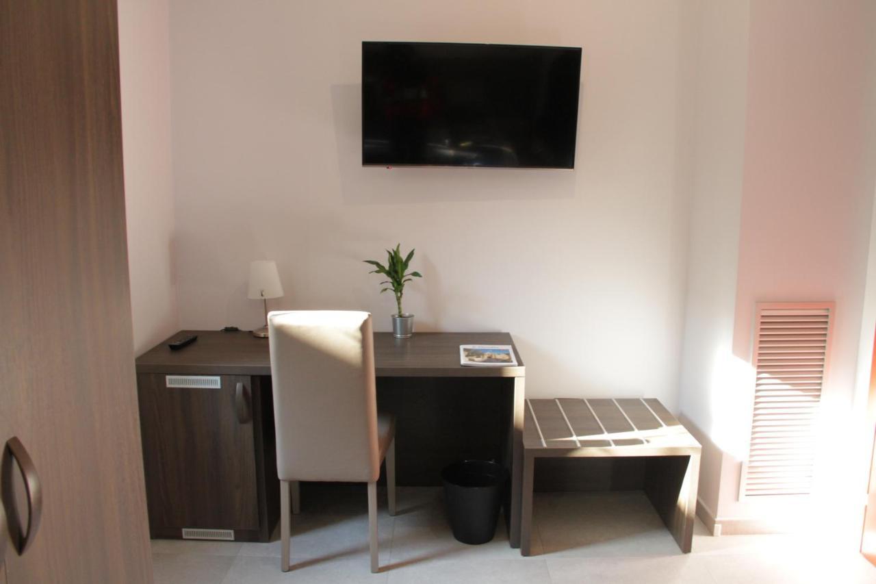 Easyroom Frosinone - Casello Autostradale Kültér fotó